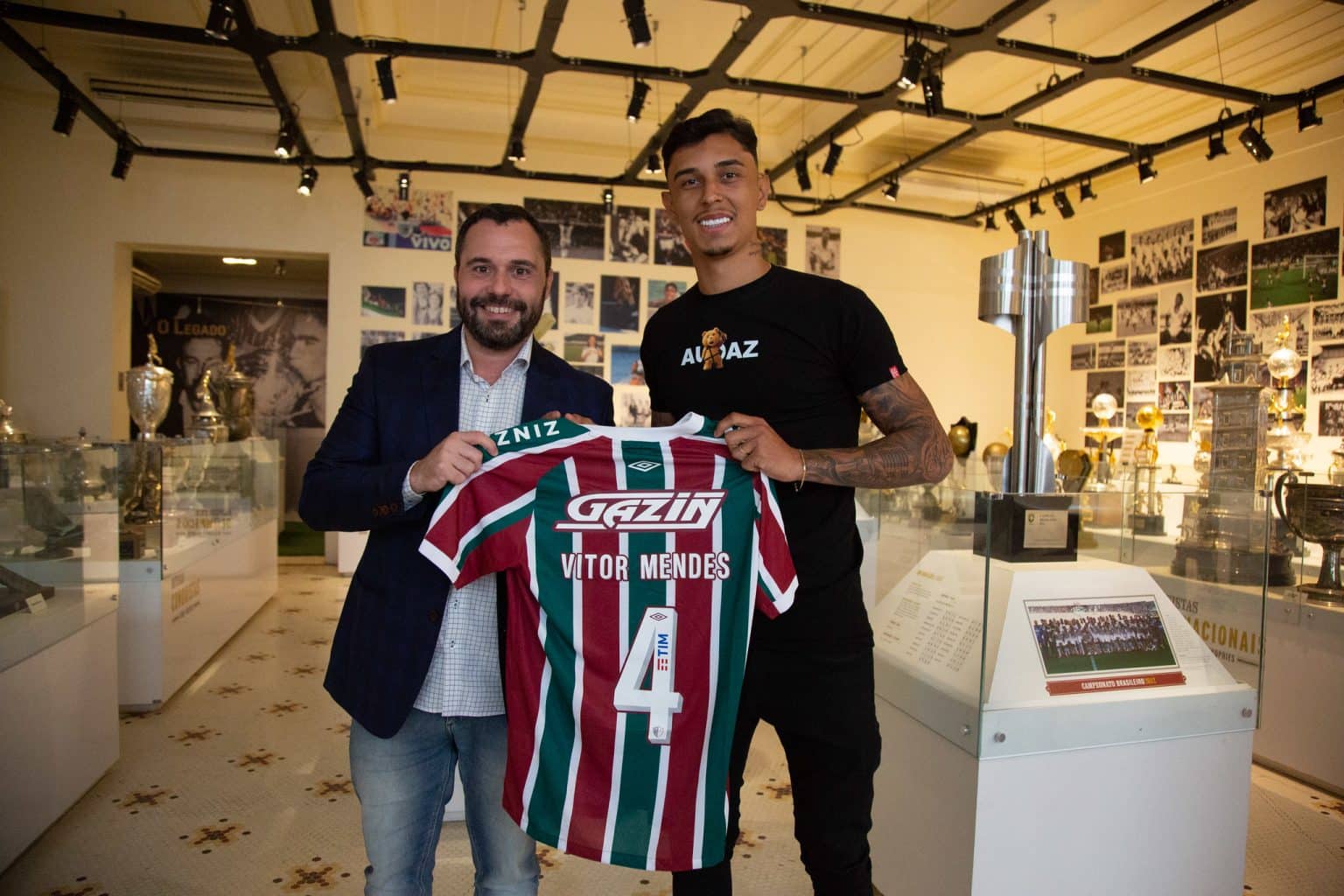 Fluminense contrata Vitor Mendes