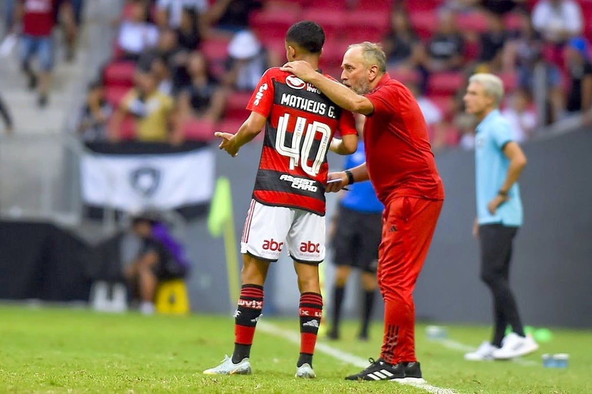 Ap&oacute;s vencer o cl&aacute;ssico, Vitor Pereira &eacute; elogiado