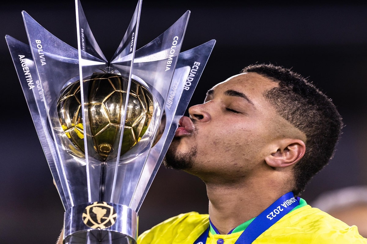 Vitor Roque d&aacute; entrevista a jornal espanhol