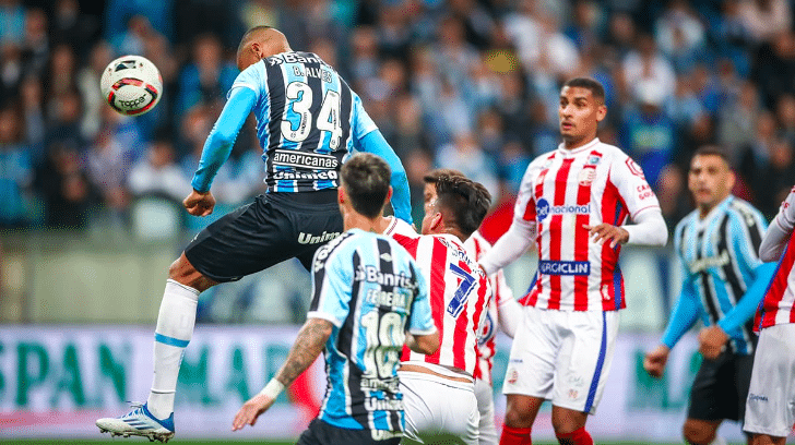 Zagueiro do Gr&ecirc;mio projeta equipe na Copa do Brasil