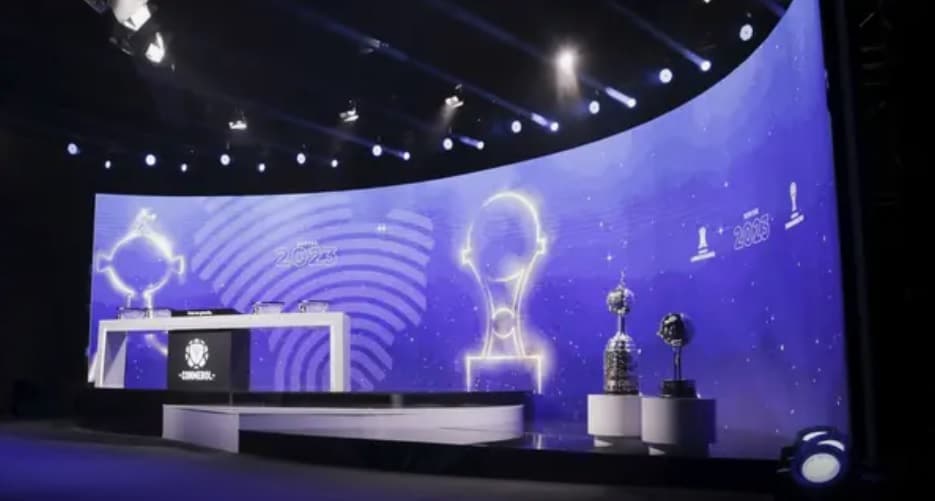 Craque argentino recebe homenagem da Conmebol