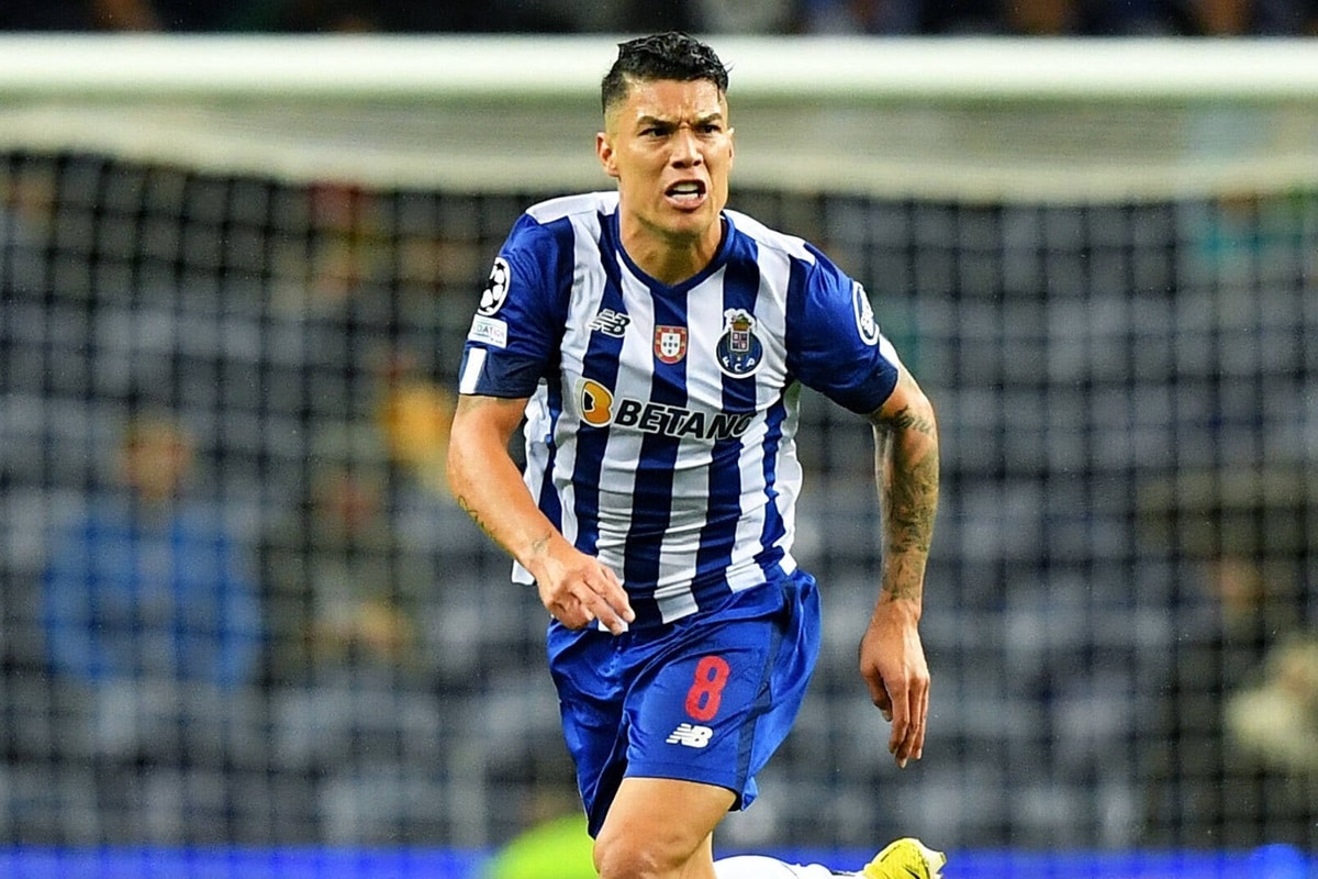 Matheus Uribe interessa mais dois gigantes brasileiro