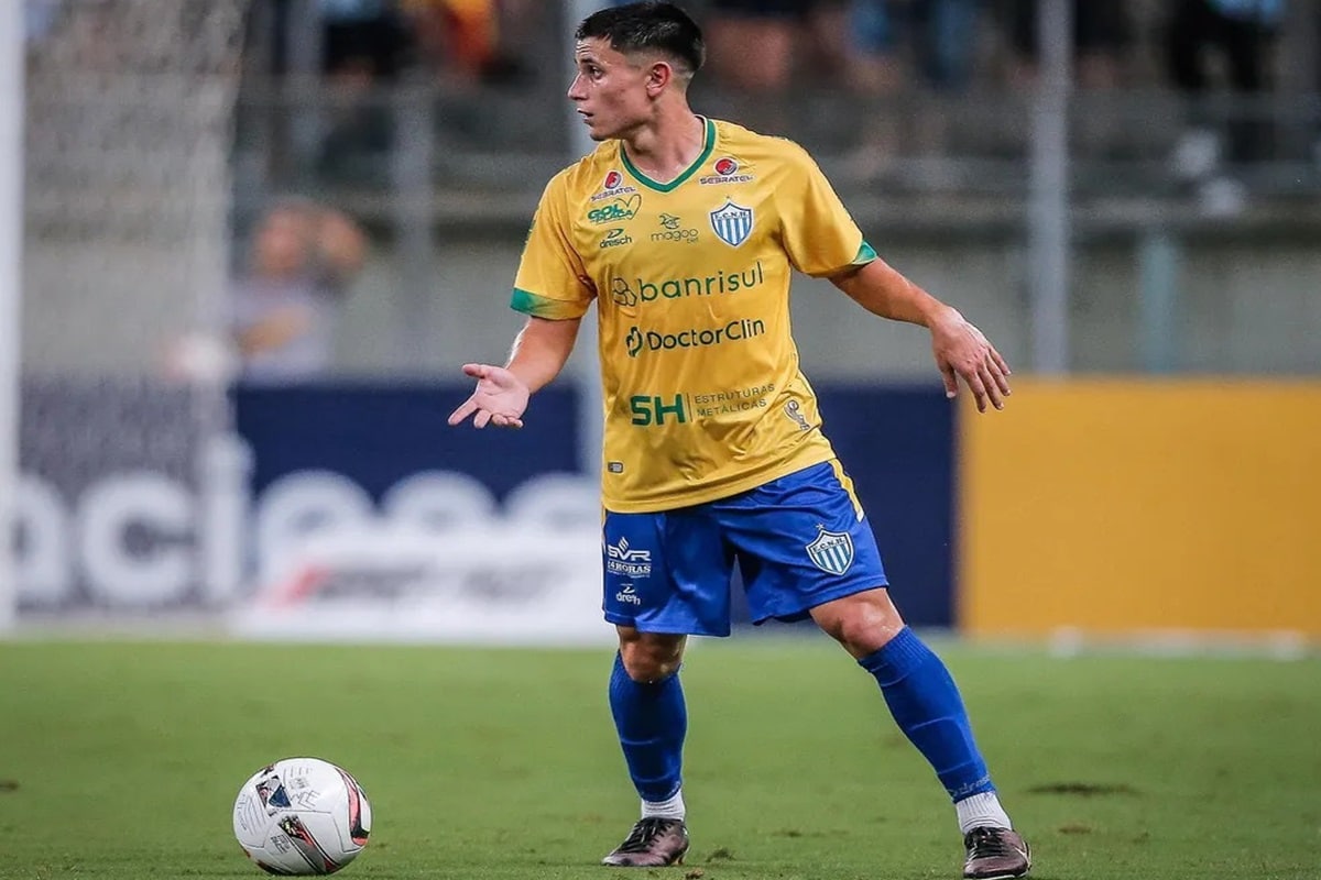 Corinthians quer fechar com lateral do Novo Hamburgo