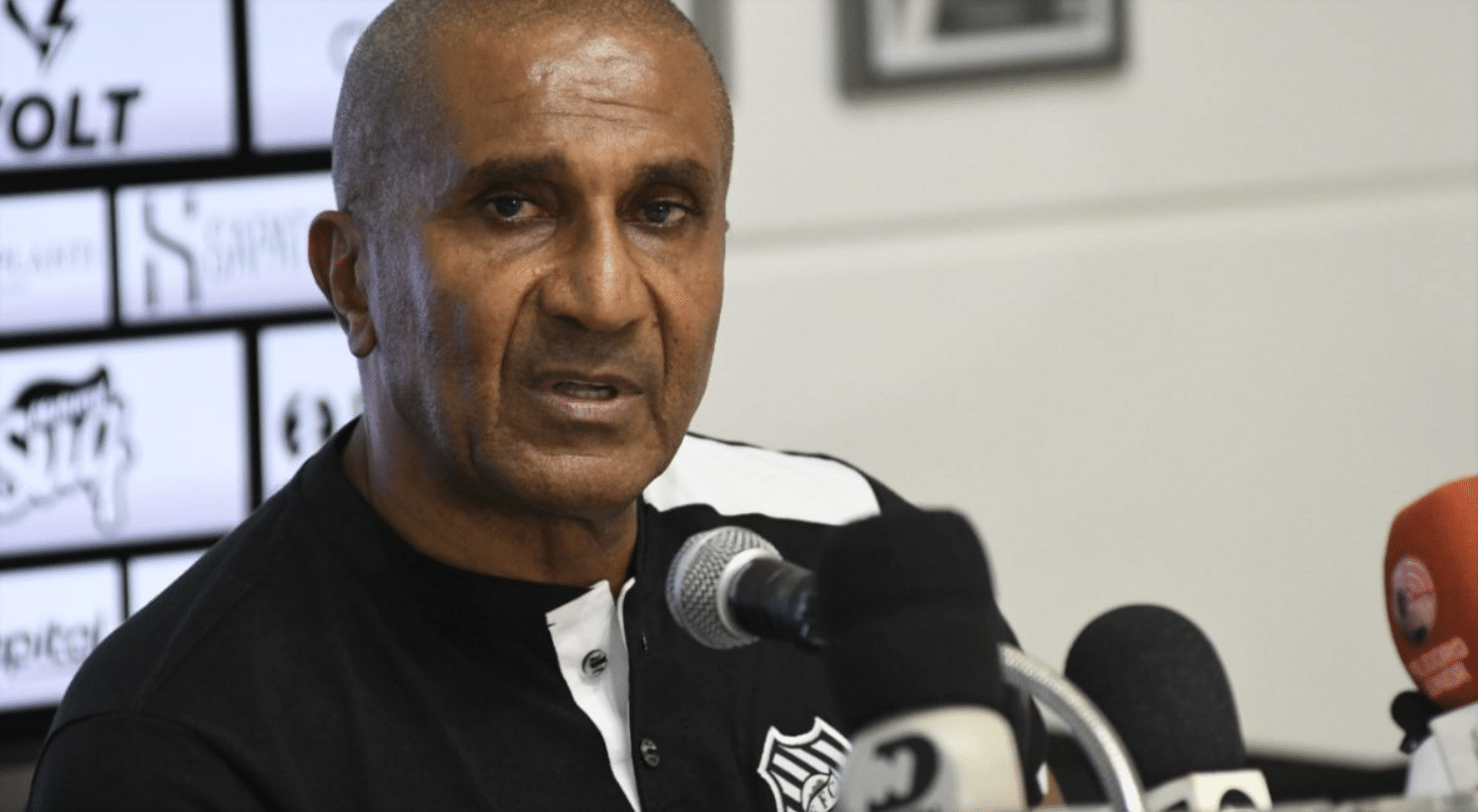 Figueirense fica próximo de acerto com novo treinador após demitir Cristóvão Borges