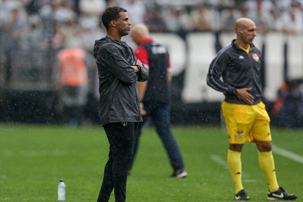 Fernando L&aacute;zaro fala sobre a elimina&ccedil;&atilde;o do Corinthians