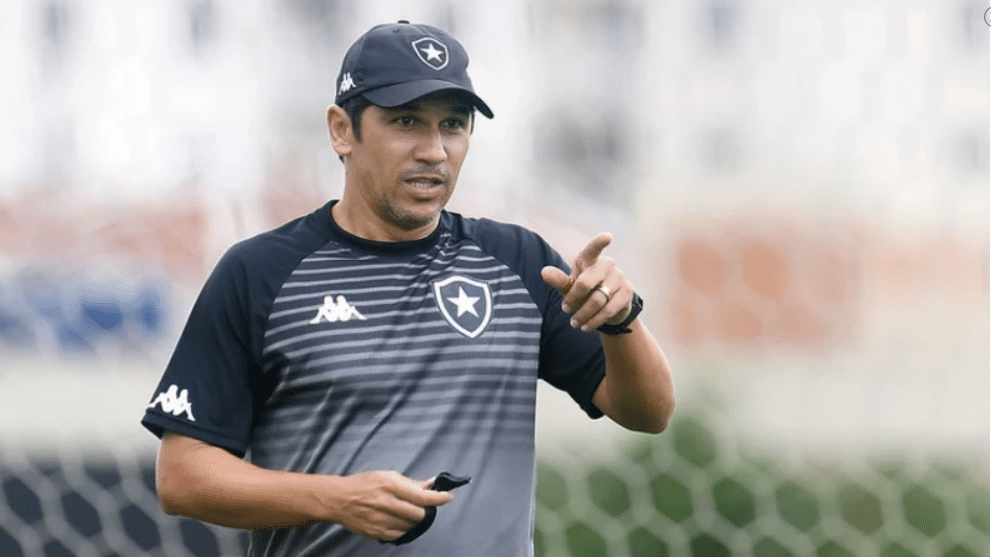 Lucio Flávio espera sinalização de Textor para deixar o Botafogo; veja para onde