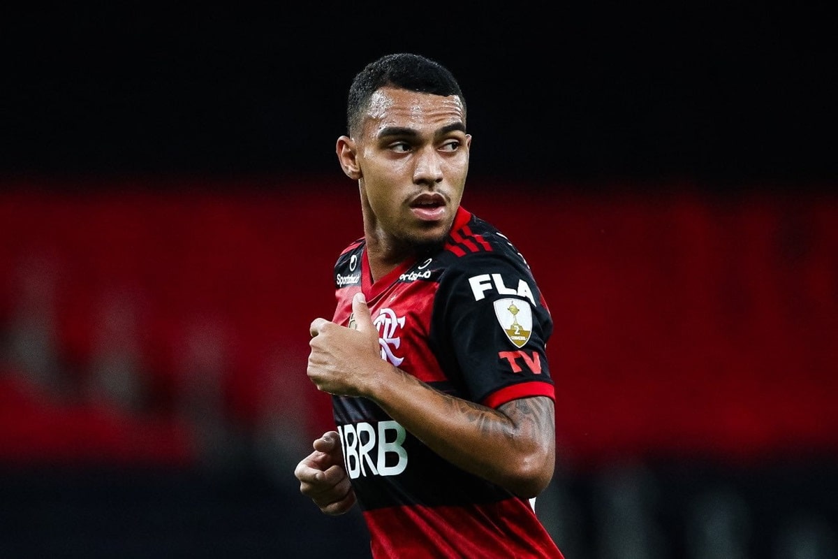 Matheuzinho sofre les&atilde;o e deve desfalcar o Flamengo por um bom tempo