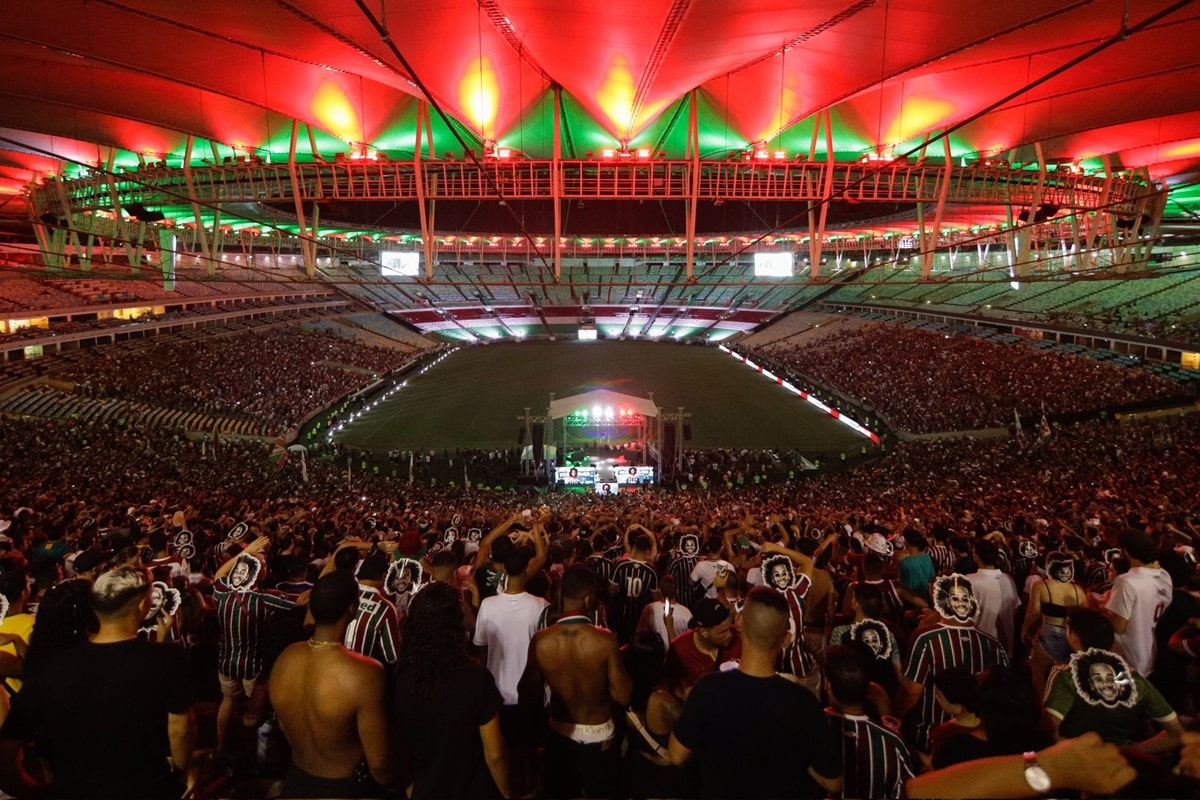 Apresentação de Marcelo é marcada por provocações ao Flamengo