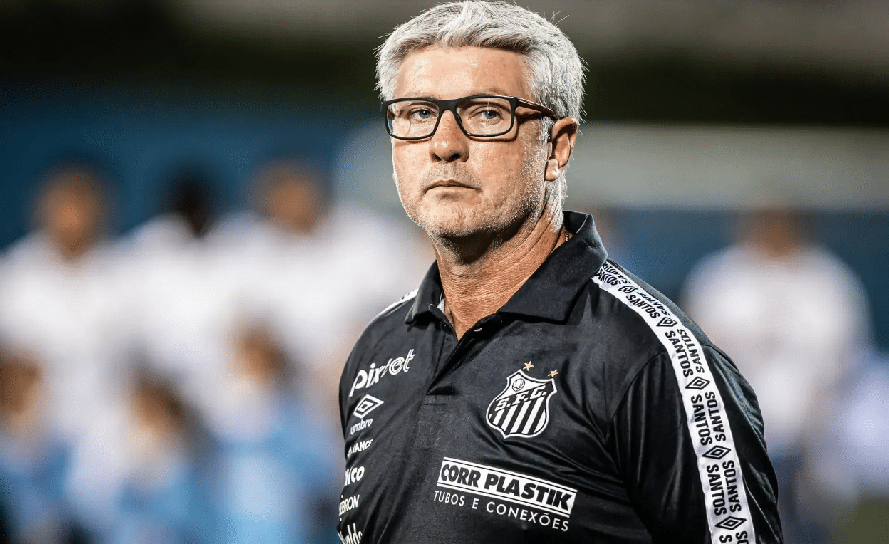 Técnico do Santos aposta em ex-Corinthians para solucionar meio-campo