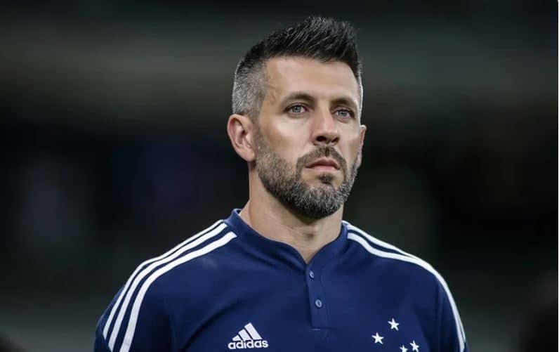 Torcida do Cruzeiro sente saudades de destaque de Pezzolano na S&eacute;rie B 2022