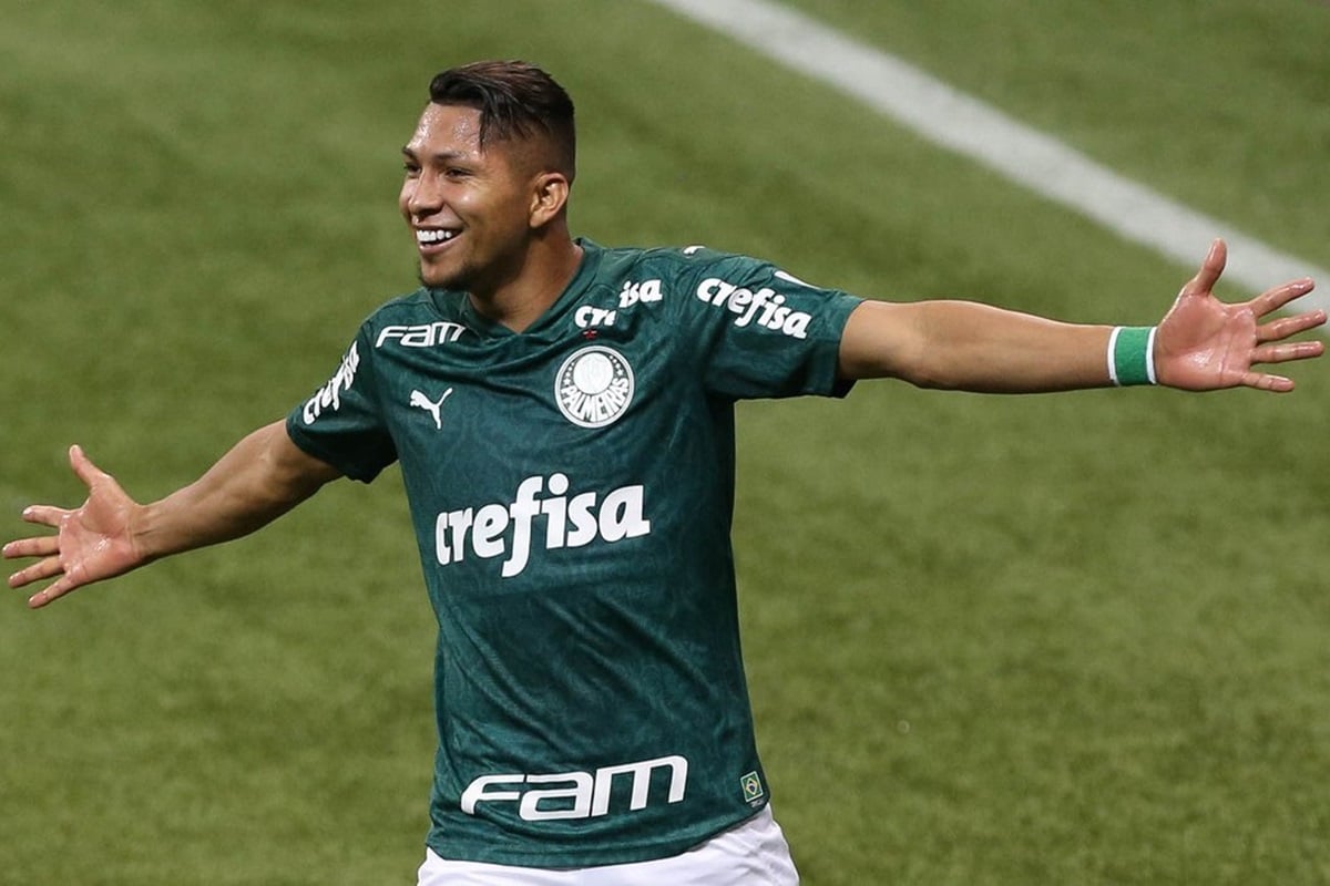 Rony comemora artilharia no Palmeiras