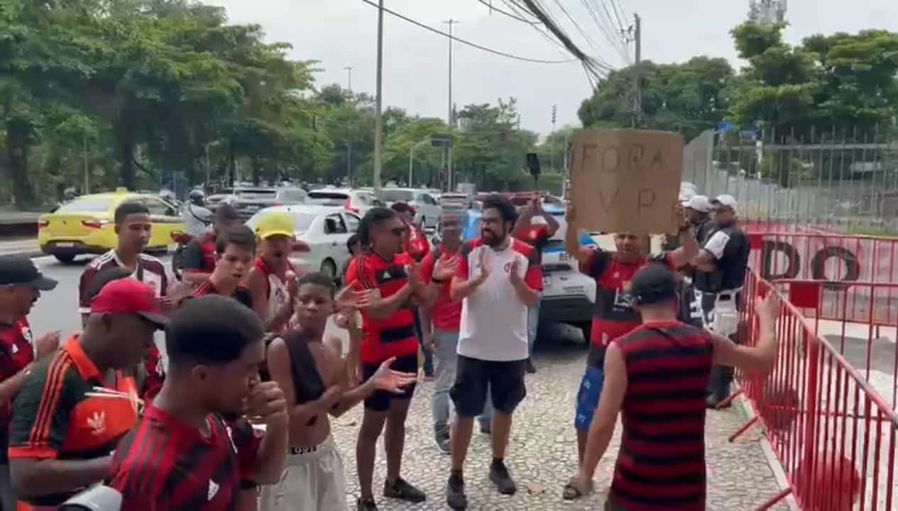 Manhã do Flamengo é marcado por mais protestos da torcida