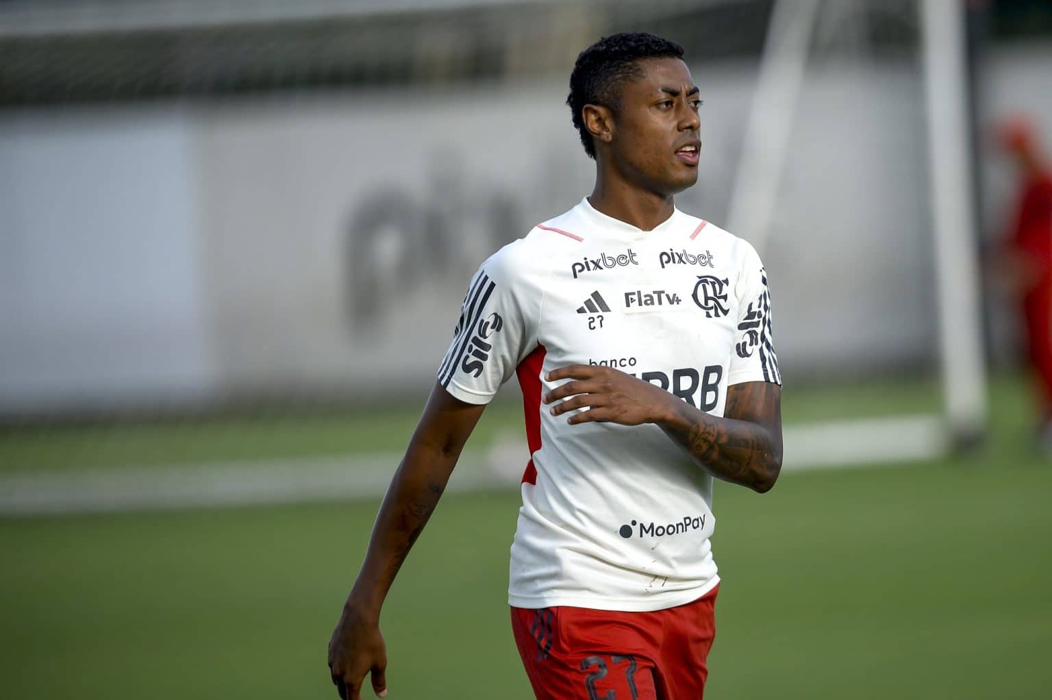 Bruno Henrique avança em recuperação e pode voltar aos gramados antes de data prevista pelo Flamengo