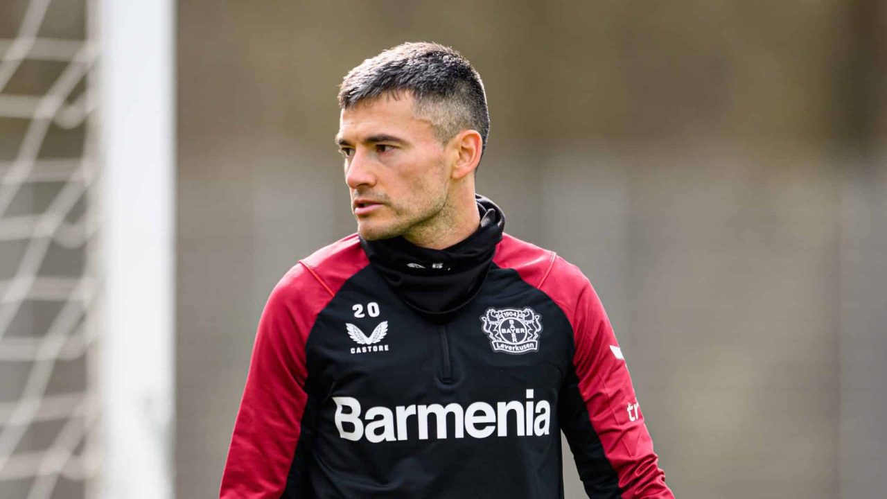 Acertado com o Inter, Ar&aacute;nguiz avan&ccedil;a em recupera&ccedil;&atilde;o de les&atilde;o no Bayern Leverkusen