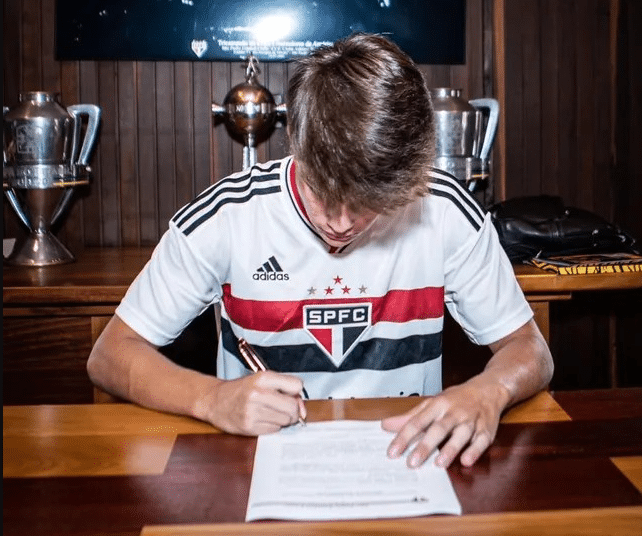 R$ 337 milhões: São Paulo assina com joia e impõe multa milionária