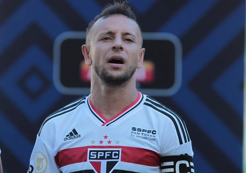 Rafinha fala pela 1ª vez sobre saída do São Paulo
