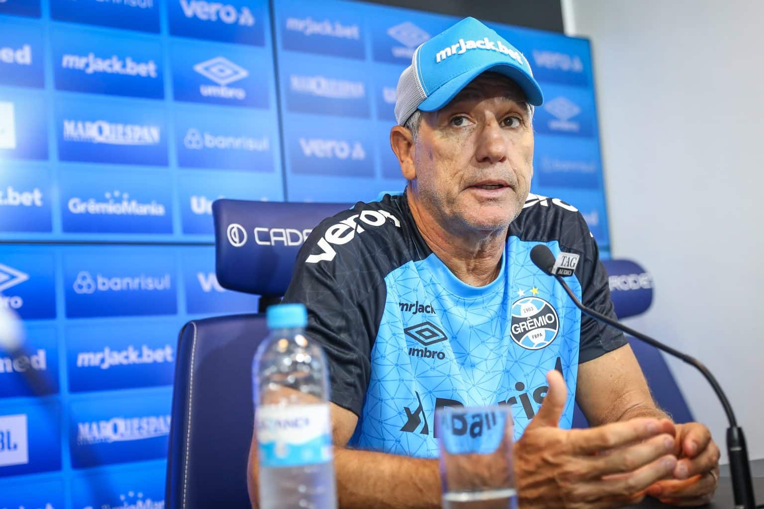 Renato Ga&uacute;cho explica escolha por Adriel como goleiro titular do Gr&ecirc;mio; Jovem foi her&oacute;i em classifica&ccedil;&atilde;o do Tricolor