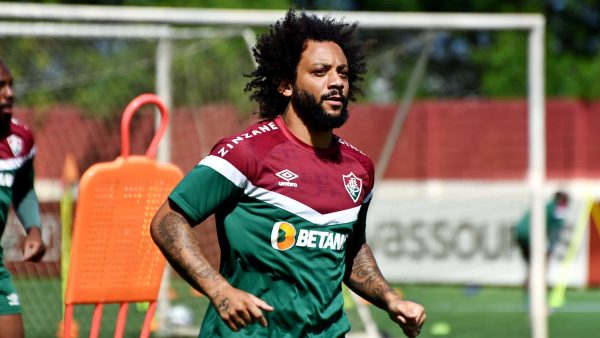 Por precau&ccedil;&atilde;o, Diniz deve poupar medalh&atilde;o em jogo do Fluminense contra o Athletico