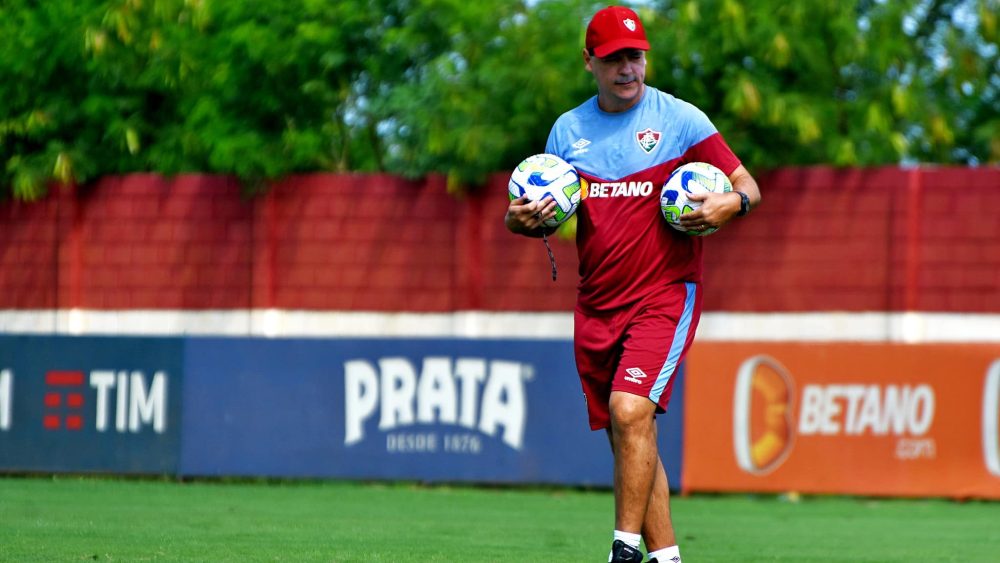 Por precau&ccedil;&atilde;o, Diniz deve poupar medalh&atilde;o em jogo do Fluminense contra o Athletico