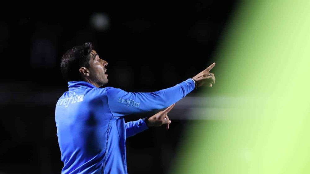 Abel Ferreira sai em defesa de colegas rivais, questiona troca de t&eacute;cnicos no Brasil e aponta culpados