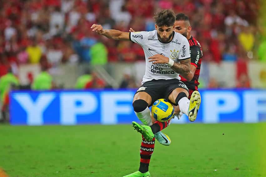 Campeão pelo Corinthians é disputado por gigantes do futebol brasileiro