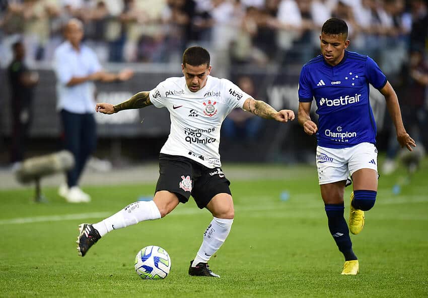 Nova joia do Corinthians não estreia bem, mas tem respaldo de Fernando Lázaro