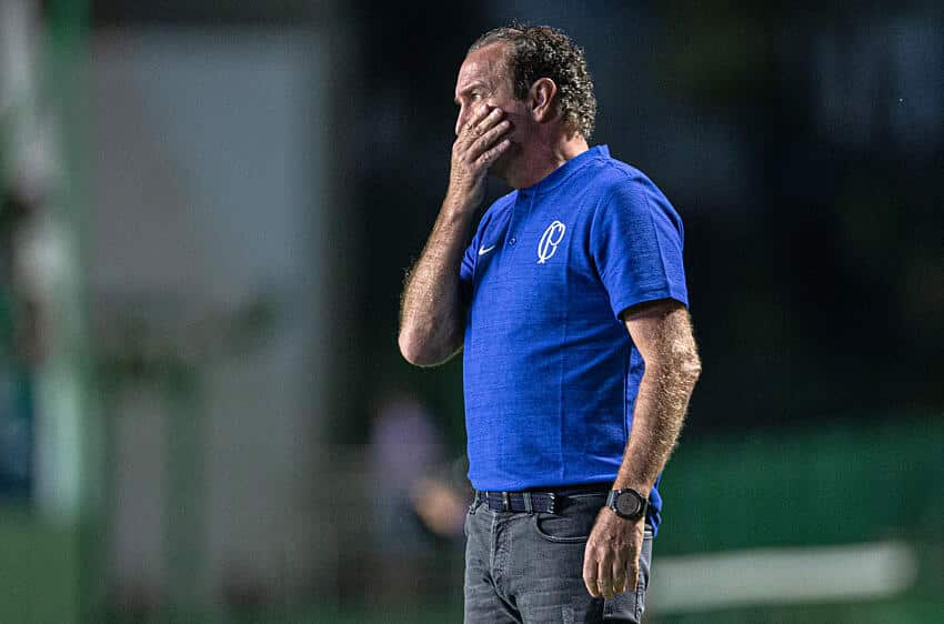 &Iacute;dolo do Corinthians afirma: &ldquo;Press&atilde;o sobre Cuca ser&aacute; insuport&aacute;vel&rdquo;