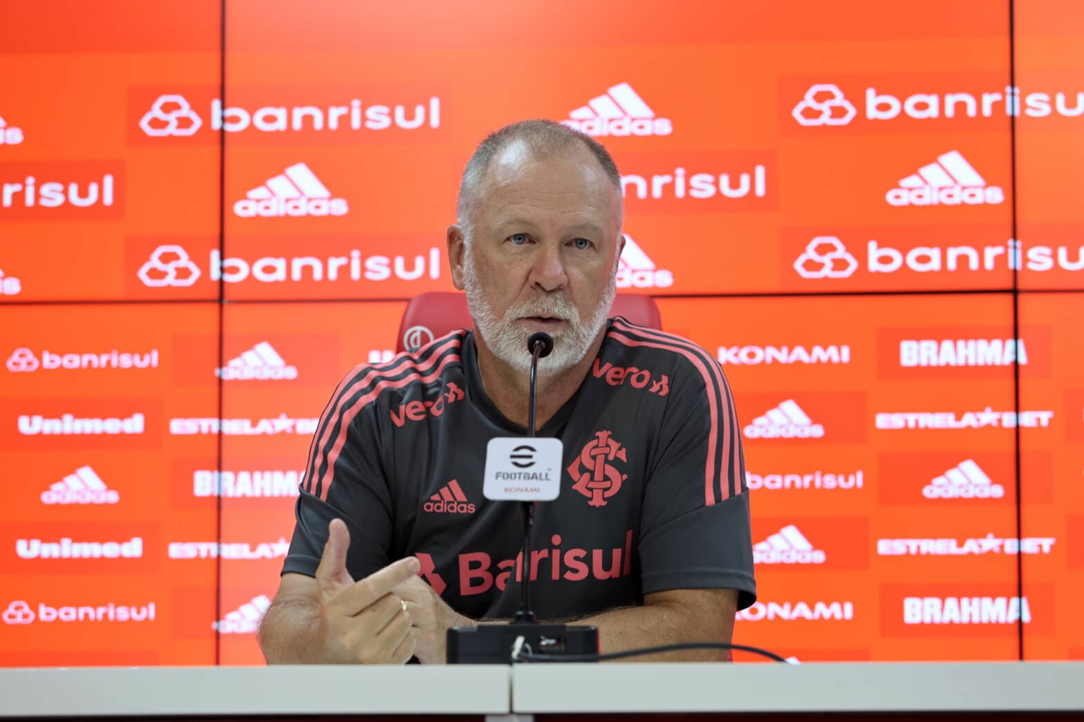 Torcedores do Inter se animam com possibilidade de novo t&eacute;cnico; saiba quem &eacute;