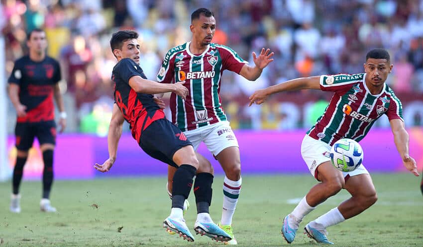 Fluminense publica nota de rep&uacute;dio contra grife de roupas; veja mais