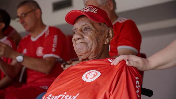 Colorado de 109 anos assiste o Inter pela 1&ordf; vez no Beira-Rio contra o Flamengo; veja