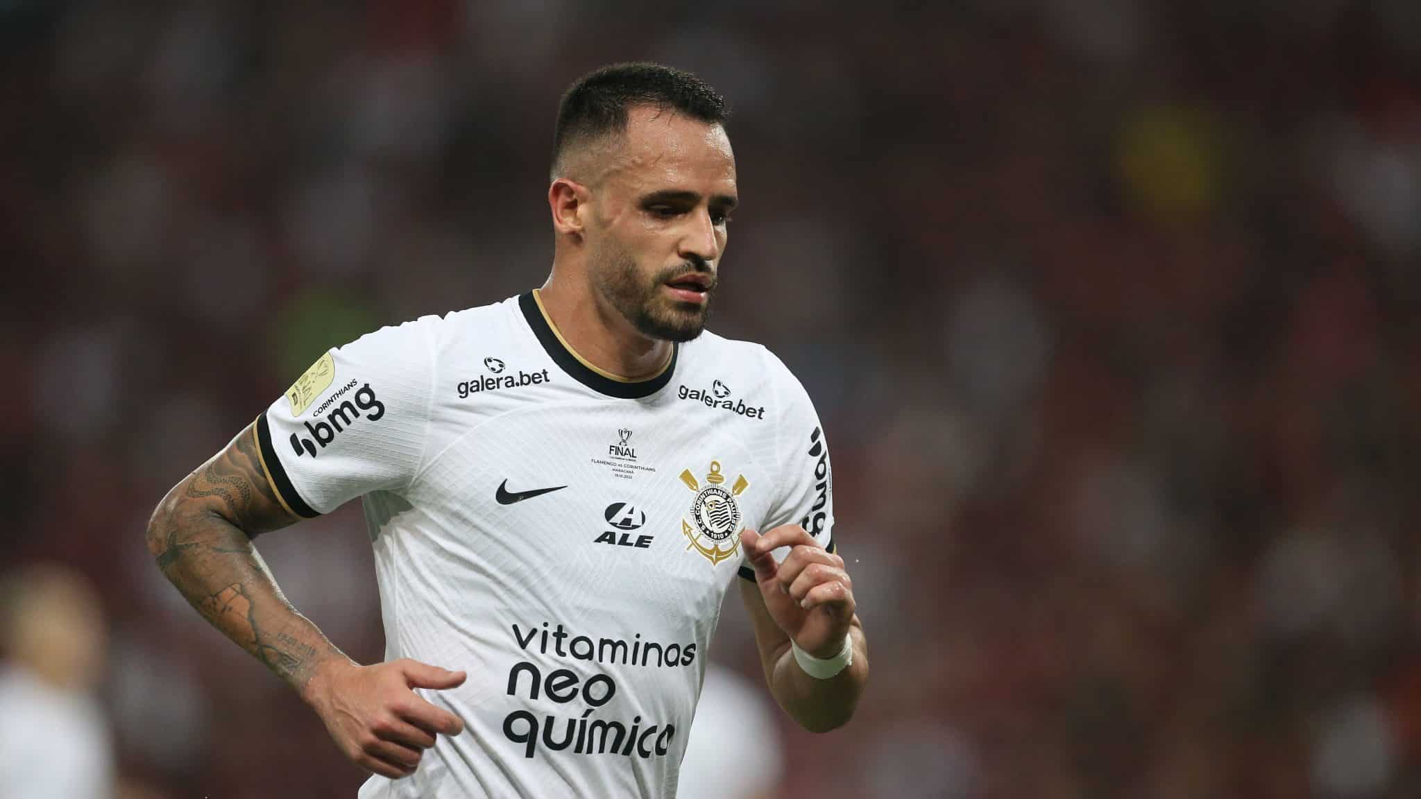 Renato Augusto inicia tratamento e tem data prevista para voltar aos gramados