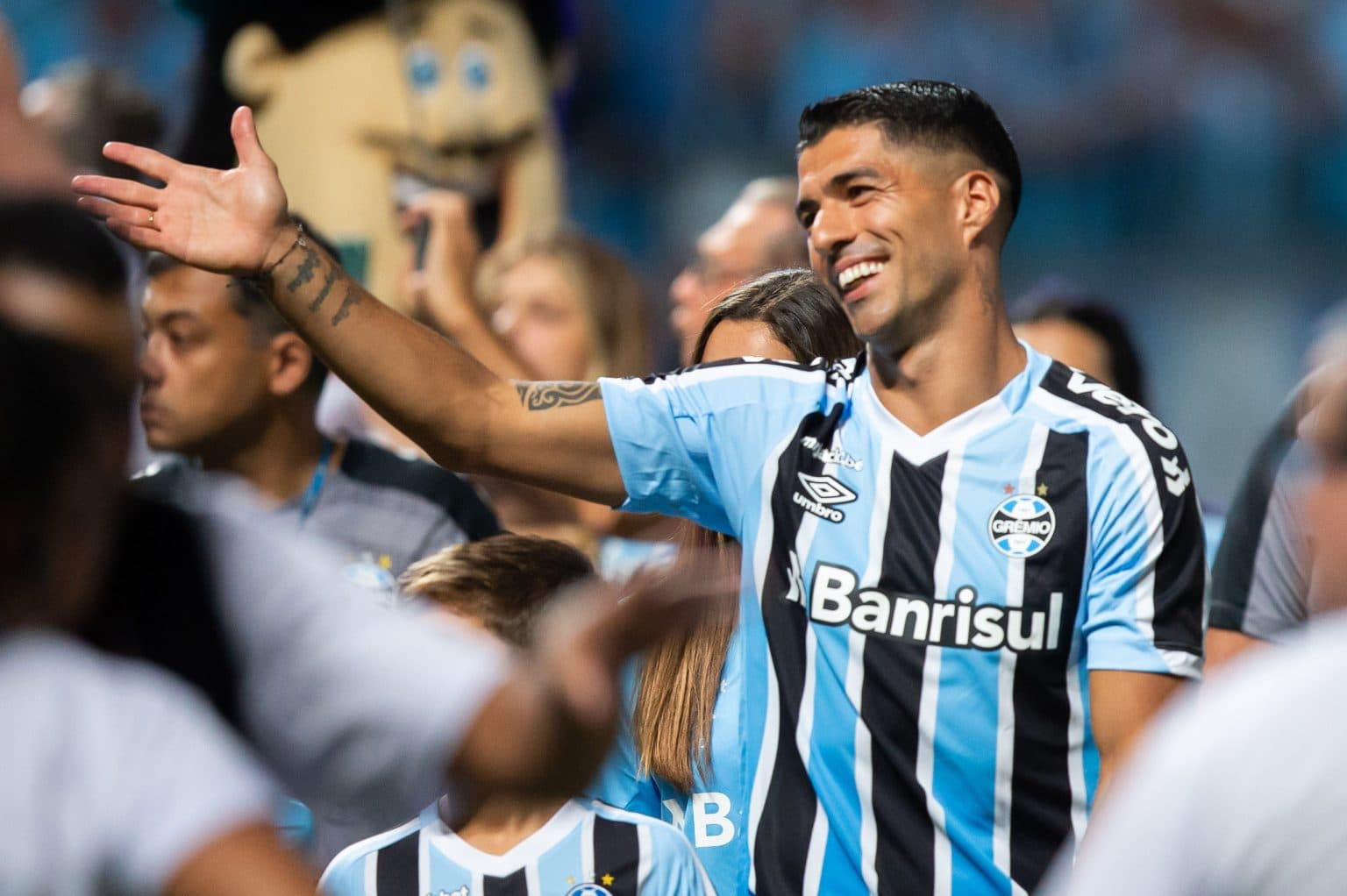 Efeito Su&aacute;rez! Gr&ecirc;mio recebe convite especial de clube uruguaio por influ&ecirc;ncia do atacante