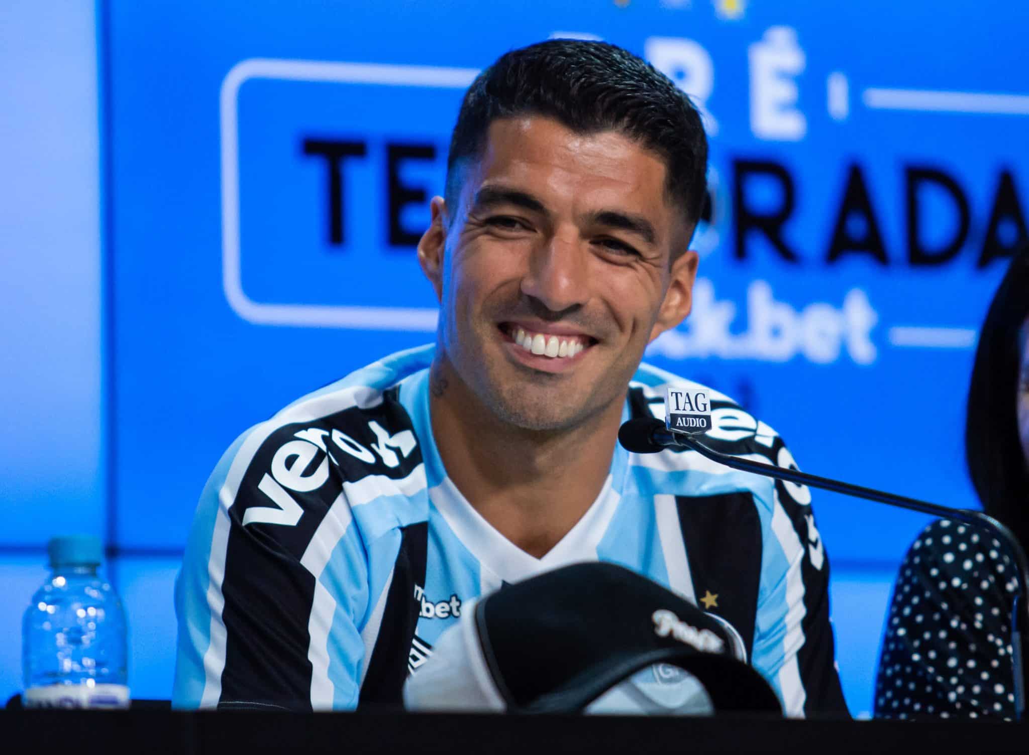 Su&aacute;rez publica foto com craque e agita torcida com poss&iacute;vel refor&ccedil;o; saiba quem