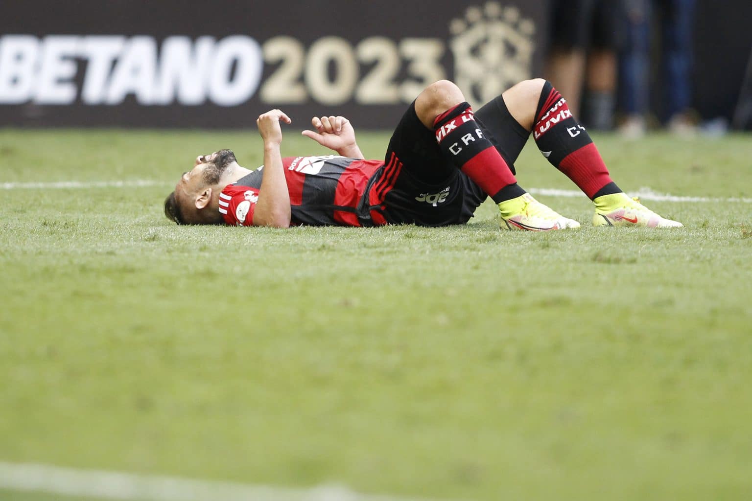 Everton Ribeiro quebra sil&ecirc;ncio e desabafa sobre m&aacute; fase do Flamengo