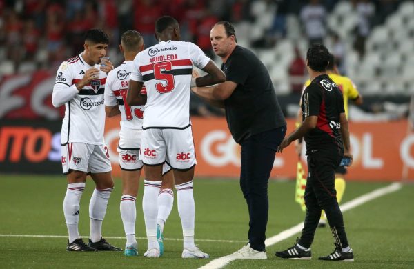 ACABOU A PACIÊNCIA! Torcida Independente pede demissão de Rogério Ceni