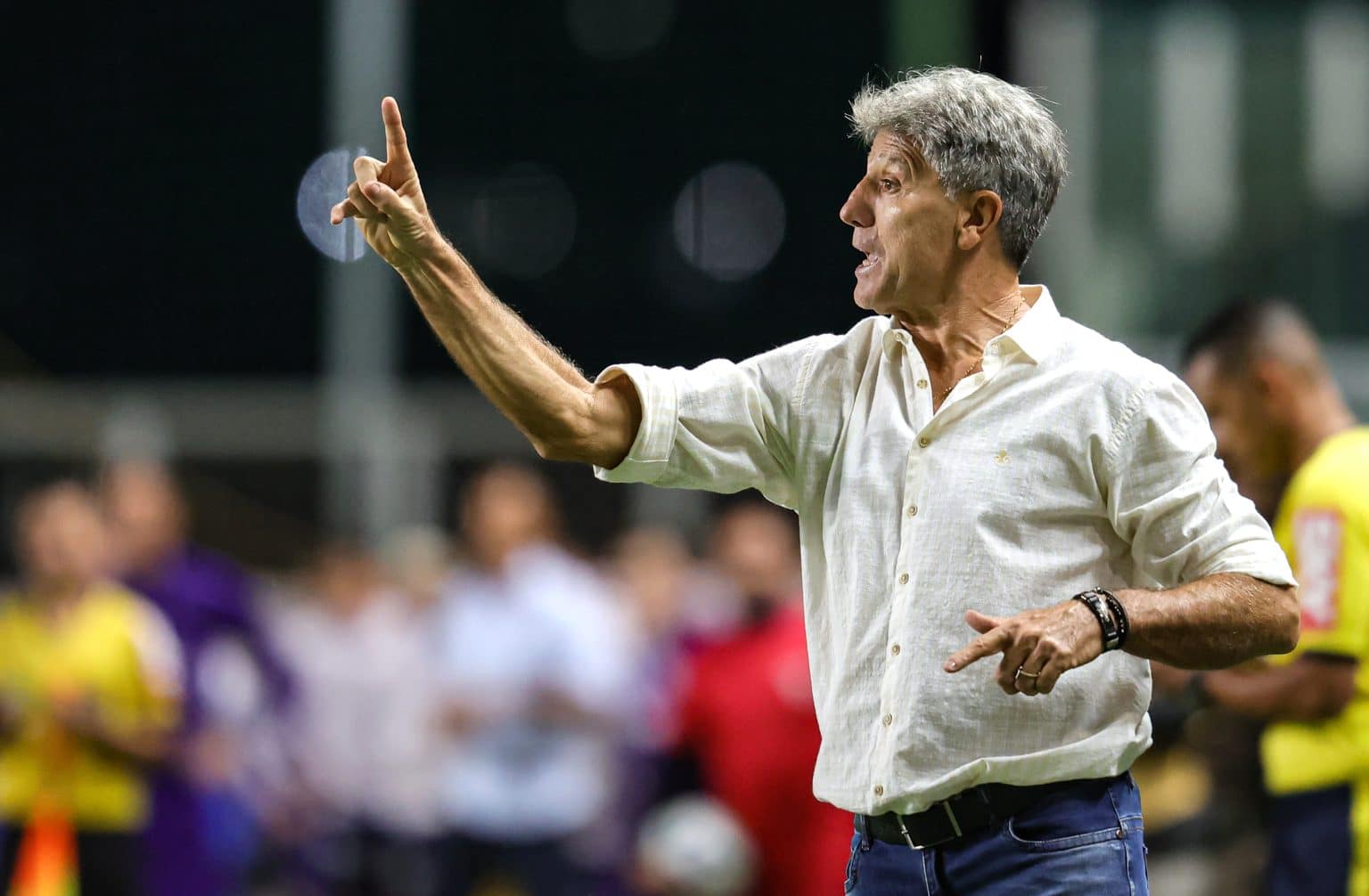 Goleiro do Gr&ecirc;mio &eacute; barrado do time por atos de indisciplina; dire&ccedil;&atilde;o e Renato Ga&uacute;cho exp&otilde;em situa&ccedil;&atilde;o