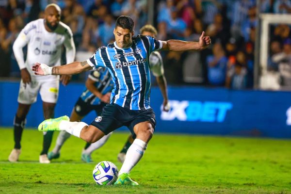 Su&aacute;rez perde terceiro p&ecirc;nalti pelo Gr&ecirc;mio e aproveitamento no Tricolor destoa da carreira; veja n&uacute;meros gerais