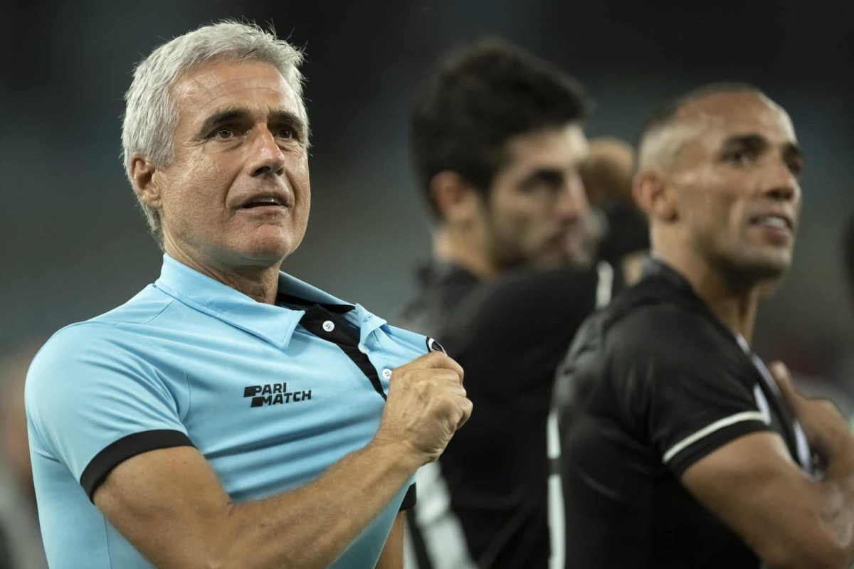 Lu&iacute;s Castro avalia primeiro ano no comando do Botafogo; veja n&uacute;meros do portugu&ecirc;s