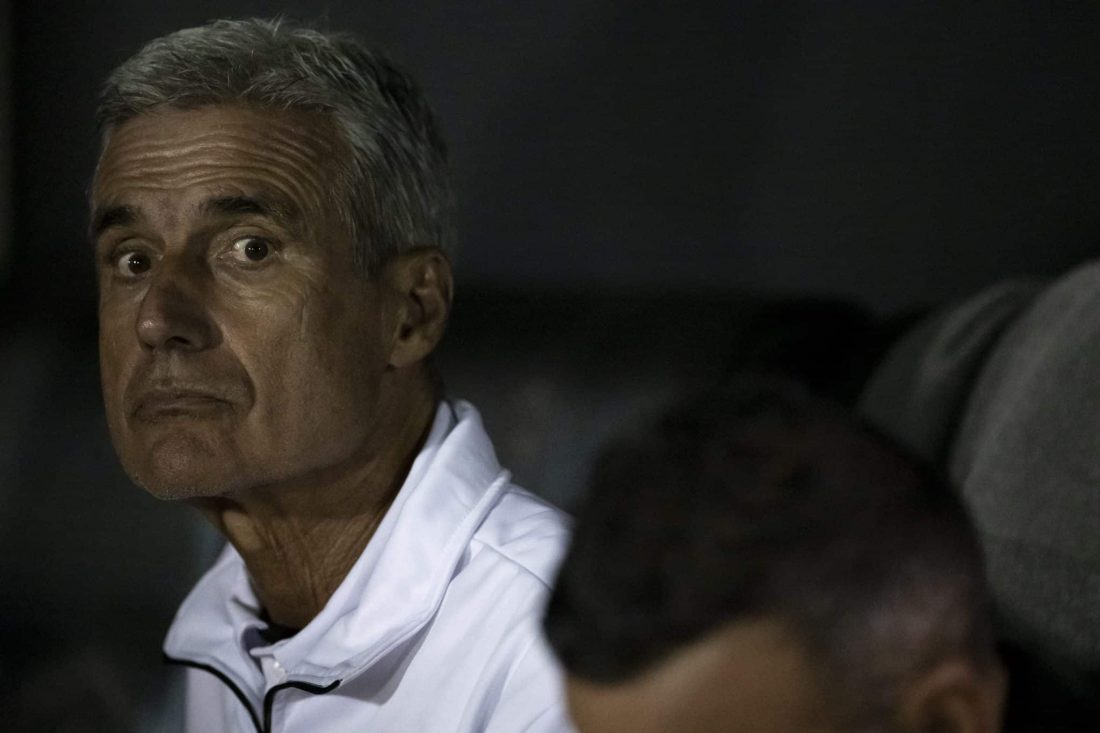 Lu&iacute;s Castro n&atilde;o se acanha em m&aacute; fase do Botafogo e dispara: &ldquo;O meu contrato&hellip;&rdquo;
