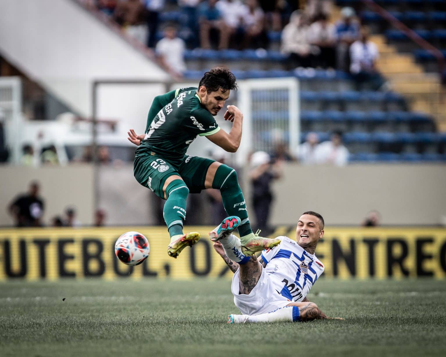 &Iacute;dolo do Palmeiras rasga elogios ao &Aacute;gua Santa, mas cr&ecirc; em virada alviverde na final