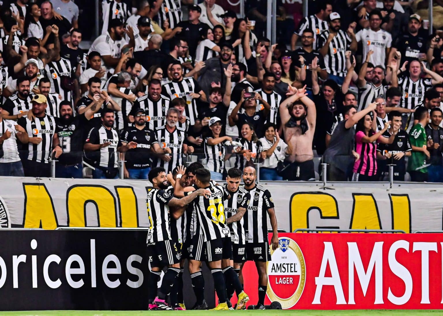 Volante de gigante paulista &eacute; oferecido ao Atl&eacute;tico-MG