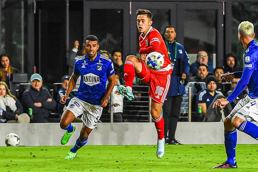 Torcida de gigante colombiano assaltam e agridem jornalistas; saiba mais