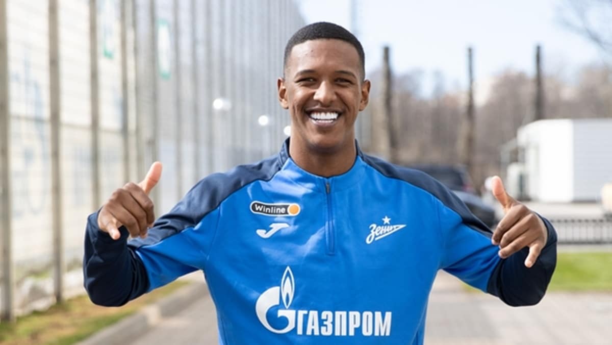 Zagueiro ex-Corinthians pode ir para o futebol ingl&ecirc;s; saiba mais