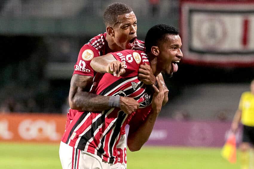 T&eacute;cnico do S&atilde;o Paulo valoriza base e deixa estrangeiros de fora
