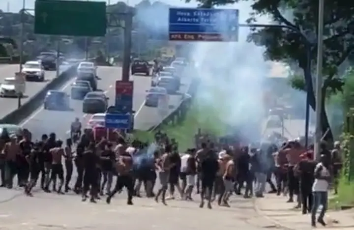 Organizadas de Flamengo e Botafogo entram em confronto antes do cl&aacute;ssico