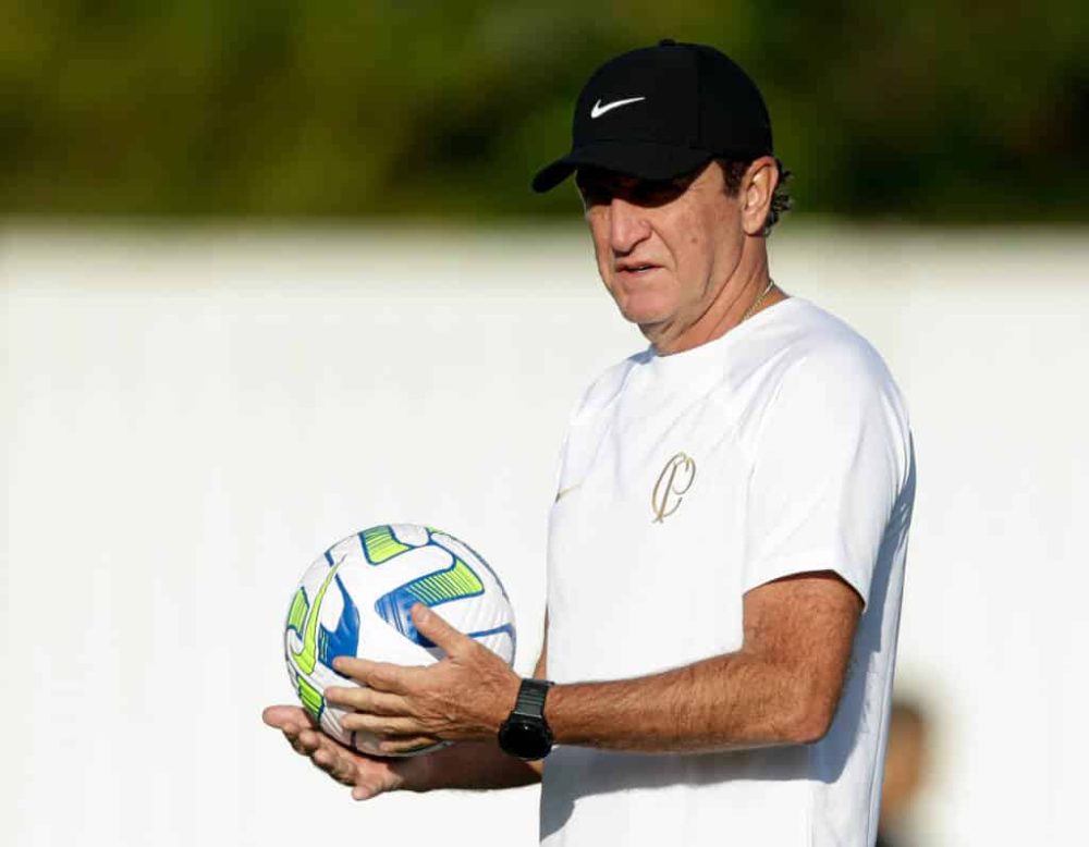 Repercuss&atilde;o mundial: jornal mais lido da Su&iacute;&ccedil;a destaca sa&iacute;da de Cuca do Corinthians ap&oacute;s protestos