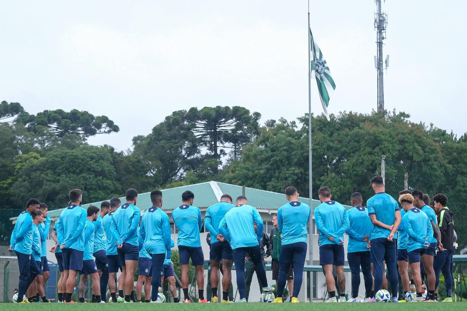 Coritiba fecha contrata&ccedil;&atilde;o de atacante do Gr&ecirc;mio