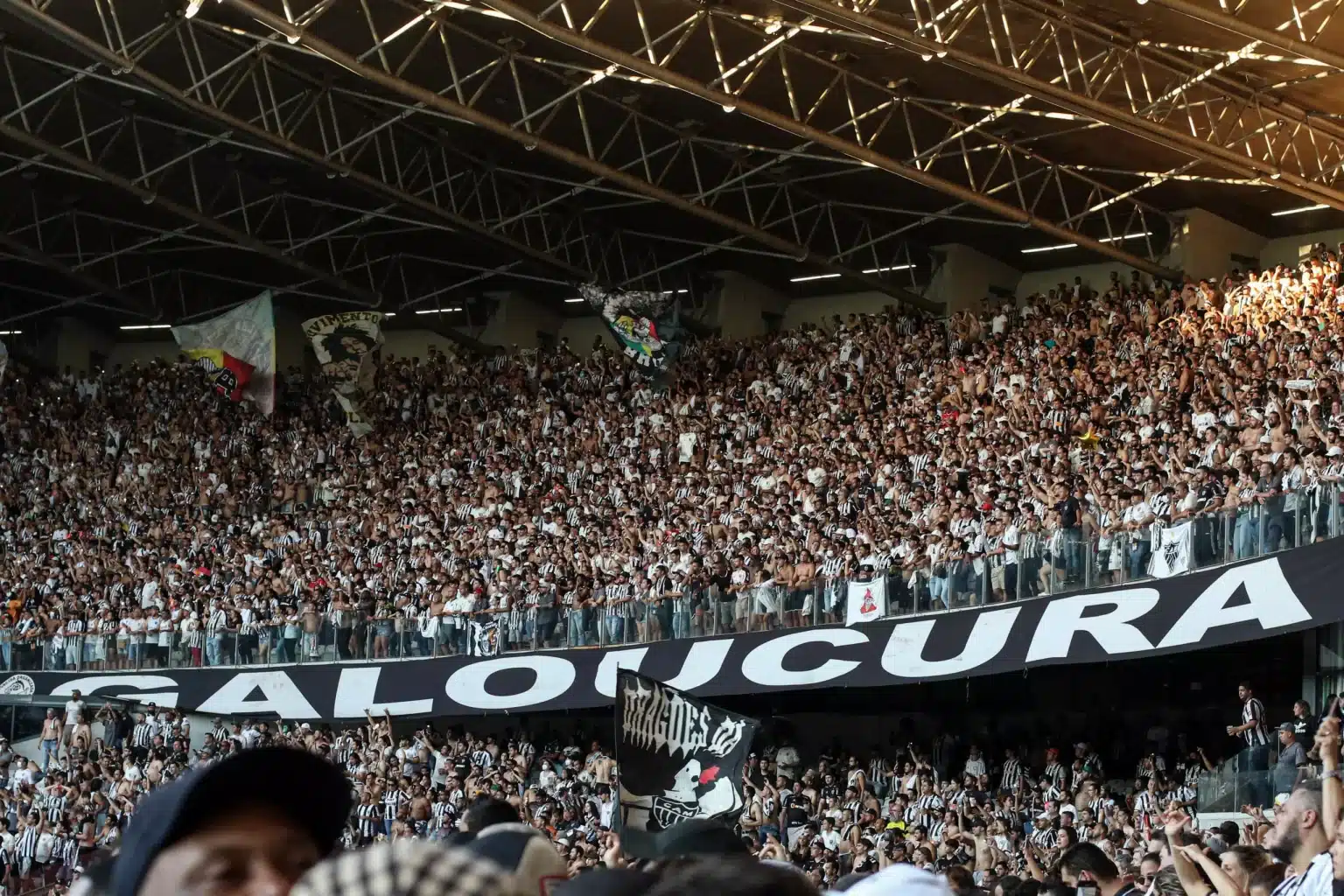 &ldquo;Paci&ecirc;ncia tem limite e a nossa acabou&rdquo;: organizada do Atl&eacute;tico-MG emite comunicado e &lsquo;exige&rsquo; sa&iacute;da de jogador