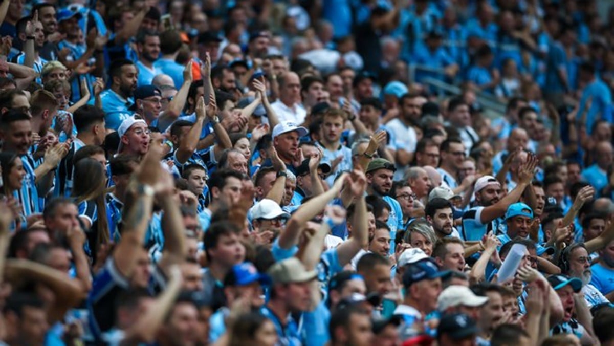 De volta ao Gr&ecirc;mio? Ap&oacute;s sa&iacute;da pol&ecirc;mica do clube, atacante divide opini&otilde;es sobre retorno ao Imortal