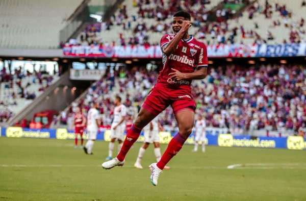 Tem neg&oacute;cio? Gigante brasileiro inicia negocia&ccedil;&otilde;es para contratar destaque do Fortaleza